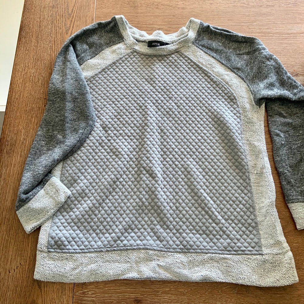 Apt. 9 Woman’s Grey Sweater in Large